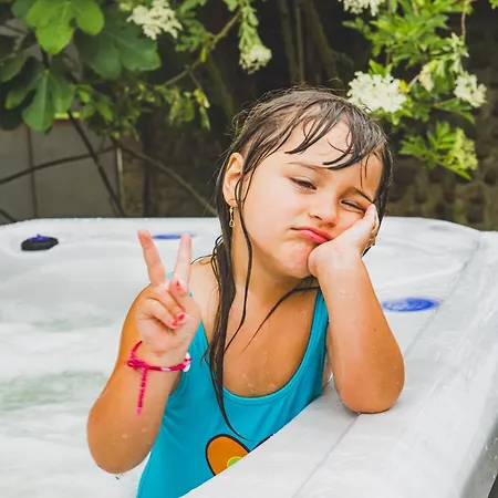 Les Jardins Imaginaires Et Sauna بيت للعطل *